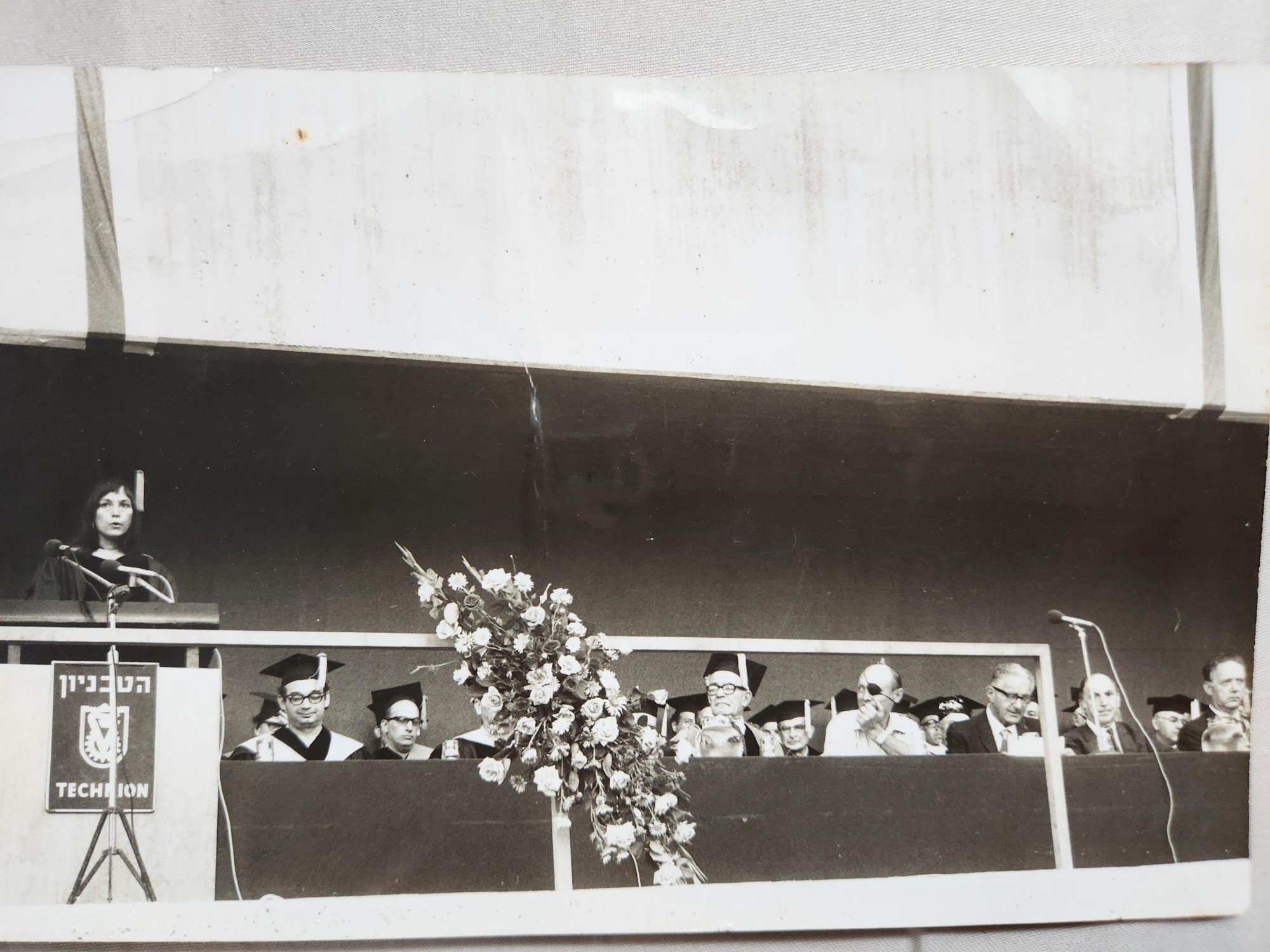 מיה בקבלת הדוקטורט 1972